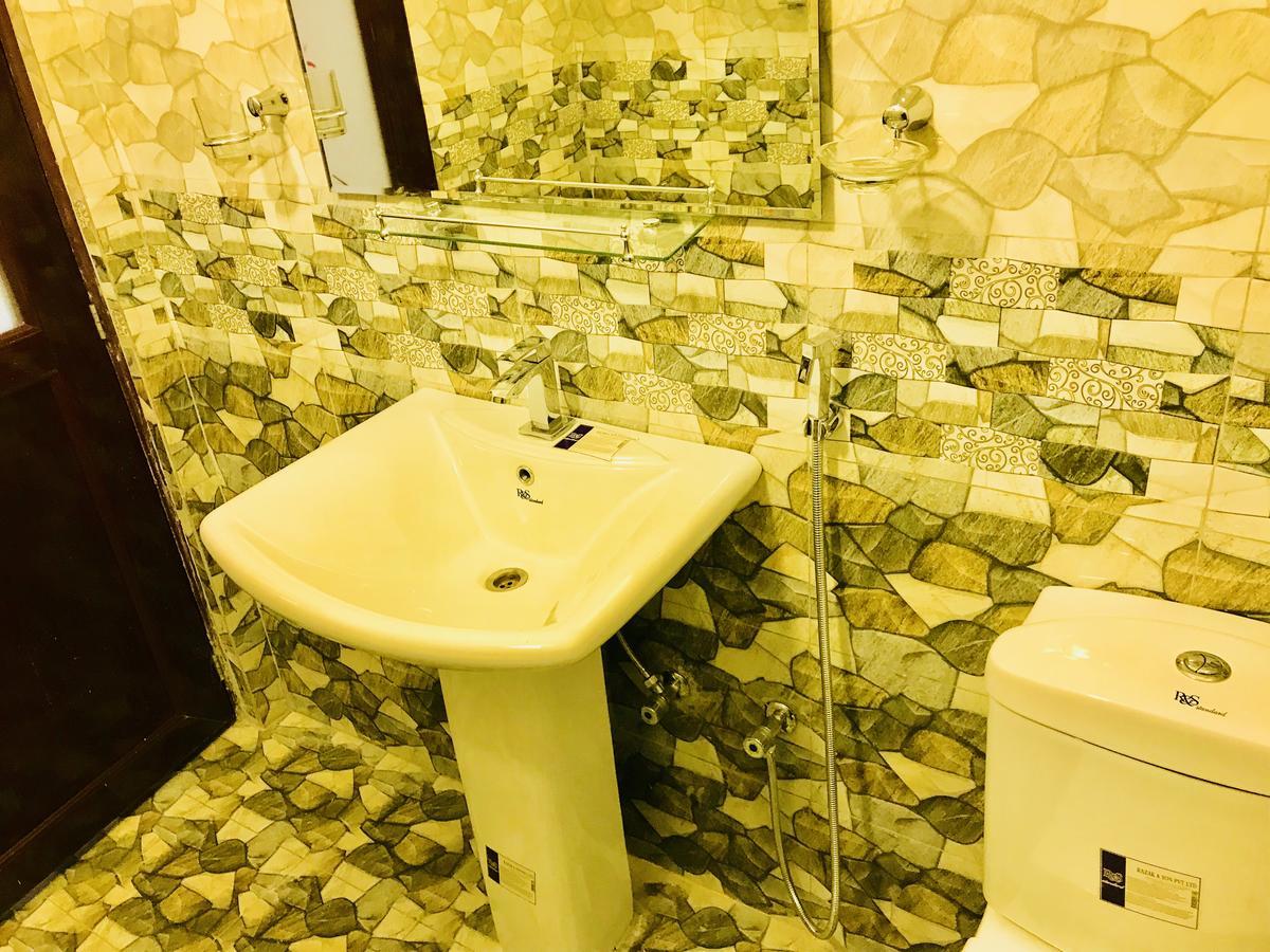 Travellers Halt Hotel Ратнапура Екстериор снимка
