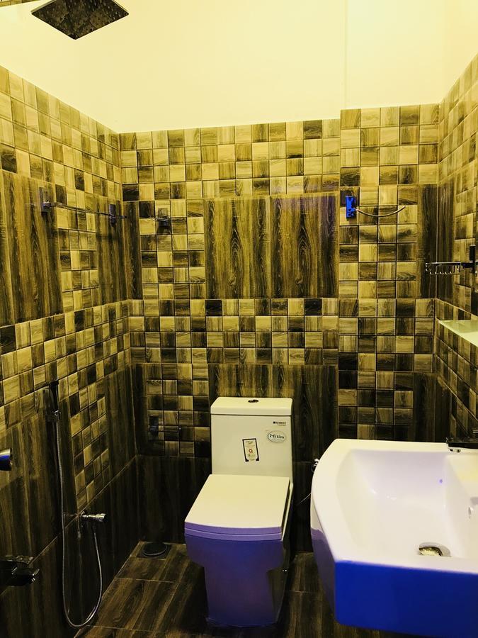 Travellers Halt Hotel Ратнапура Екстериор снимка
